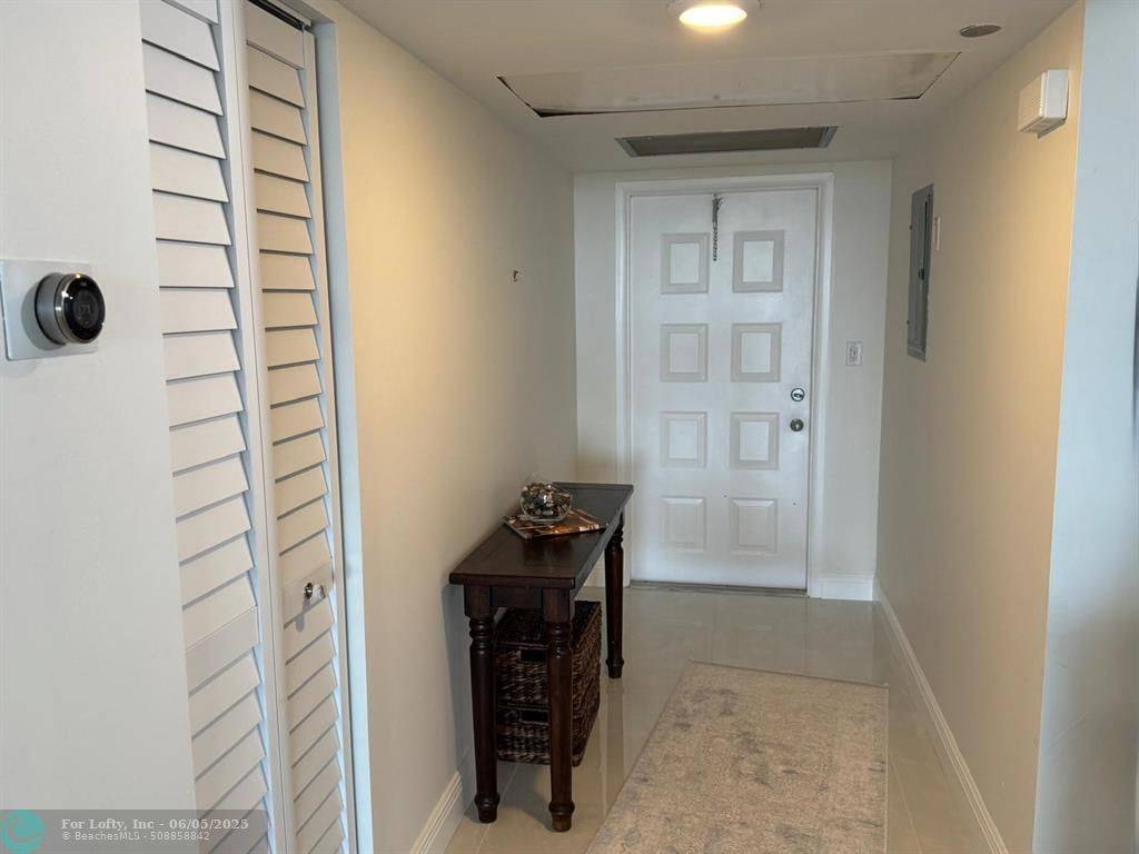 Pompano Beach, FL 33069,3499 Oaks Way  #907