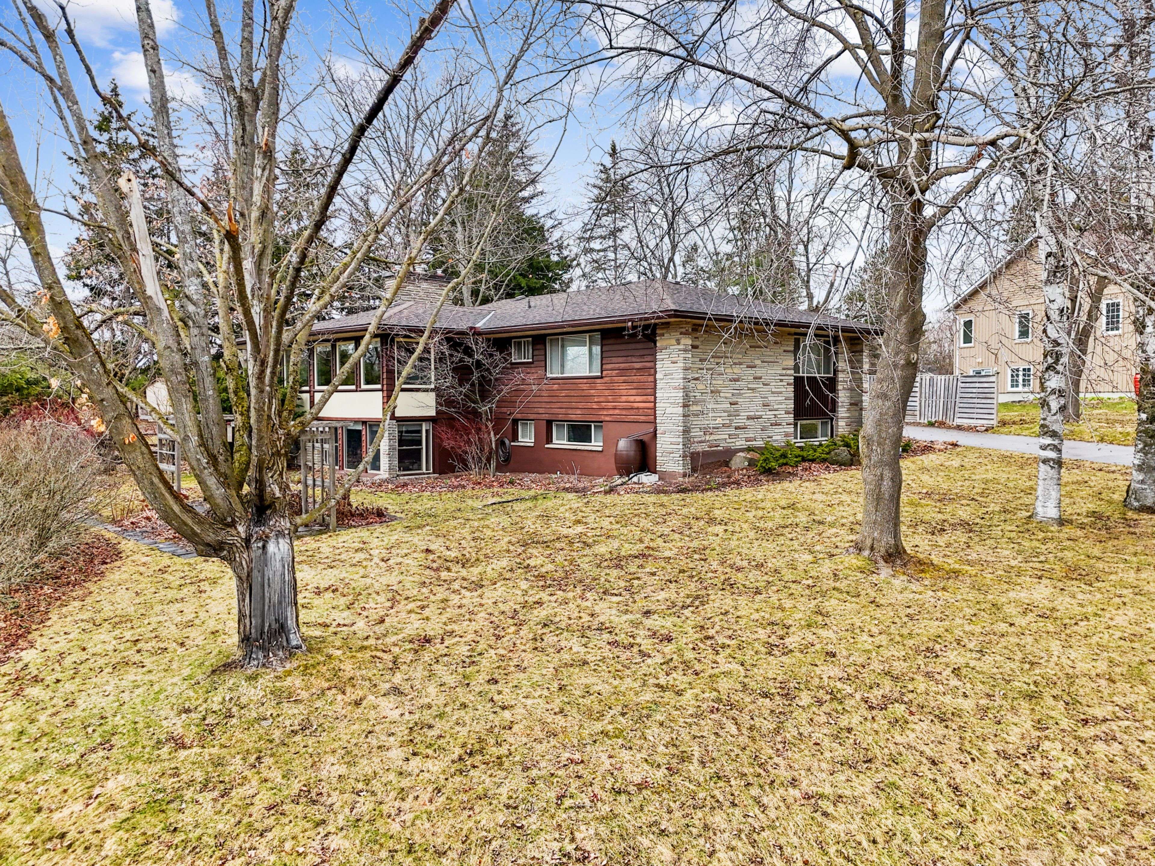 Peterborough West, ON K9J 6V8,78 Edgewood RD