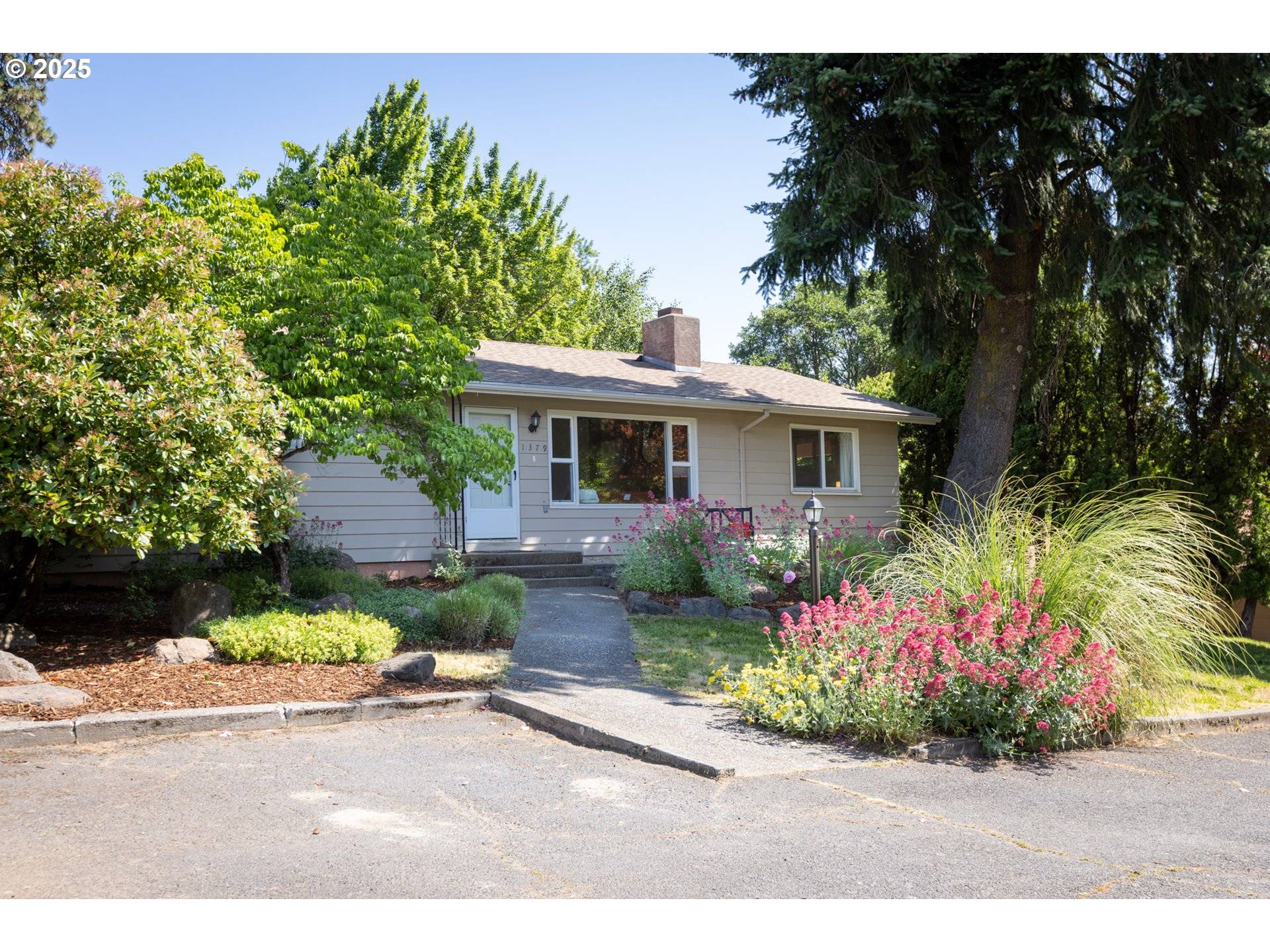 Hood River, OR 97031,1379 TUCKER RD