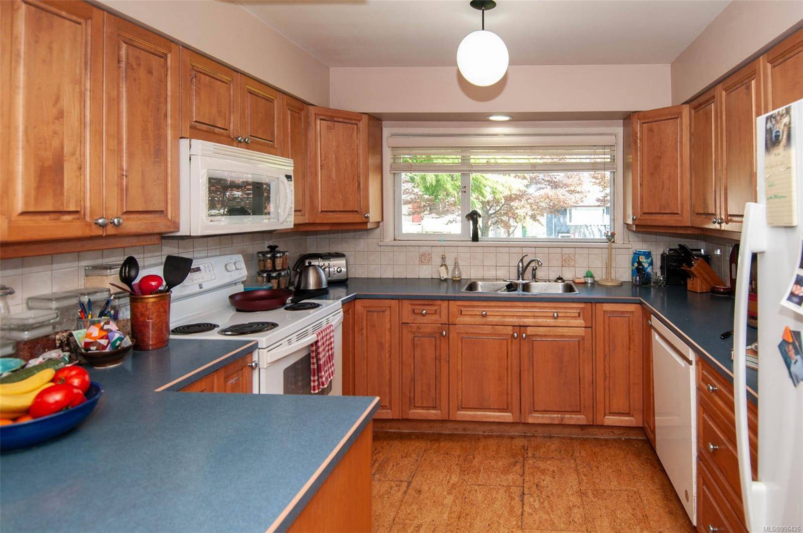 Oak Bay, BC V8P 1S1,2175 Kendal Ave