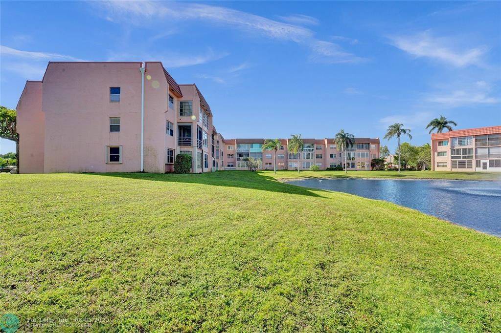 Sunrise, FL 33322,9421 Sunrise Lakes Blvd  #206