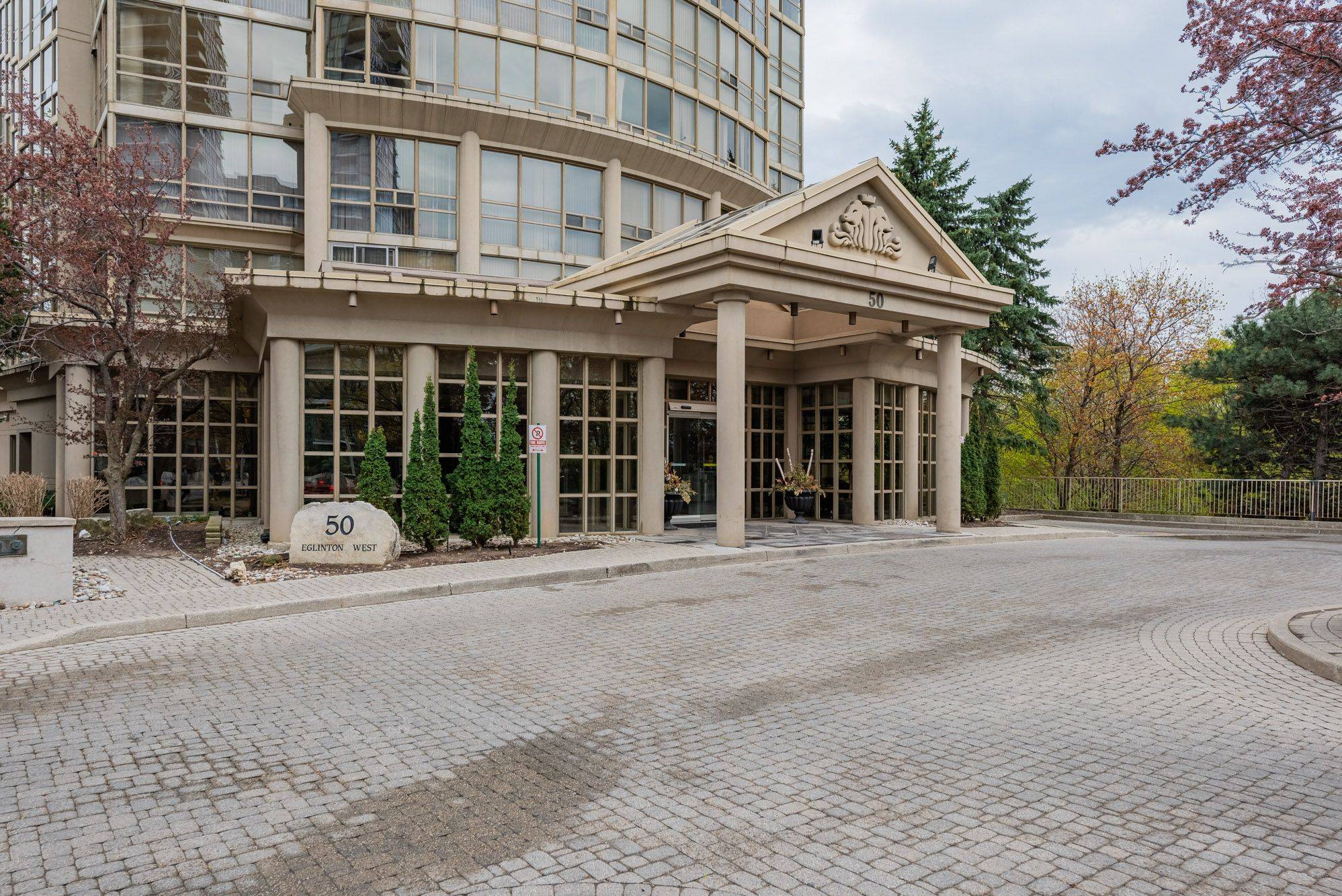 Mississauga, ON L5R 3P5,50 Eglinton AVE W #1002