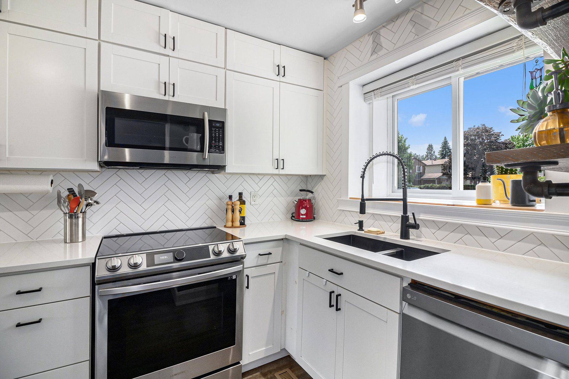 Orleans - Convent Glen And Area, ON K1C 2Y5,1847 Brousseau CRES