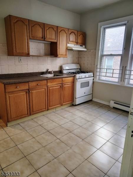 Hillside Twp., NJ 07205,326 Field Pl #1R