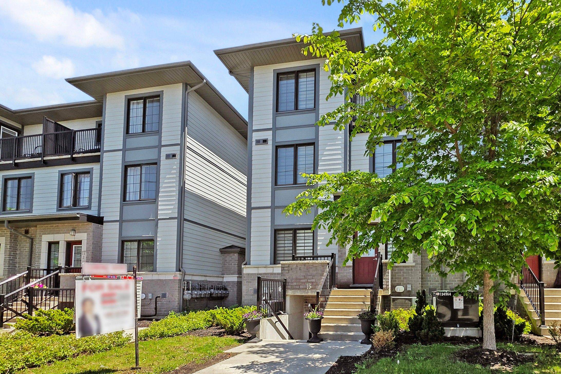 Toronto W03, ON M6M 0B5,15 Forbes AVE #2