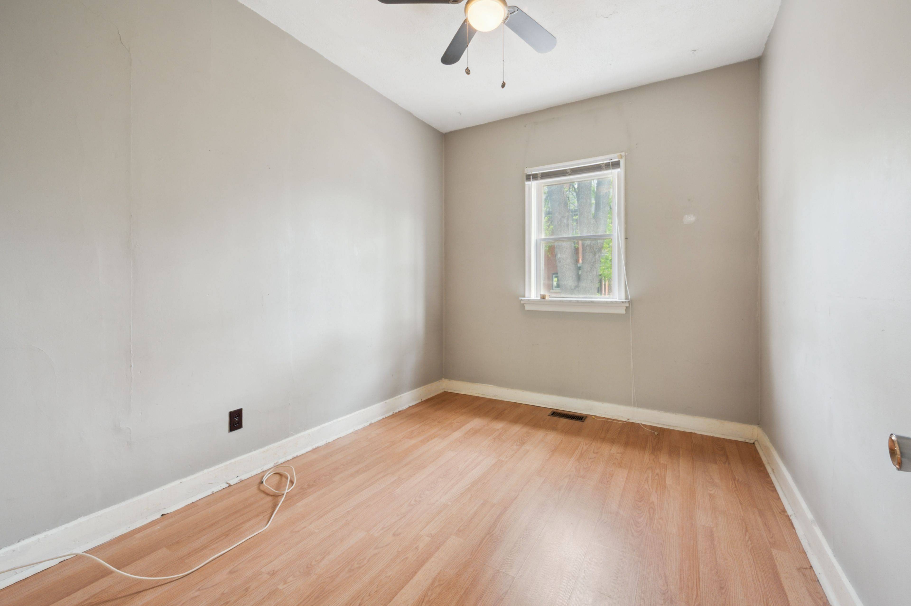 Guelph, ON N1E 4T9,79 Arthur ST N