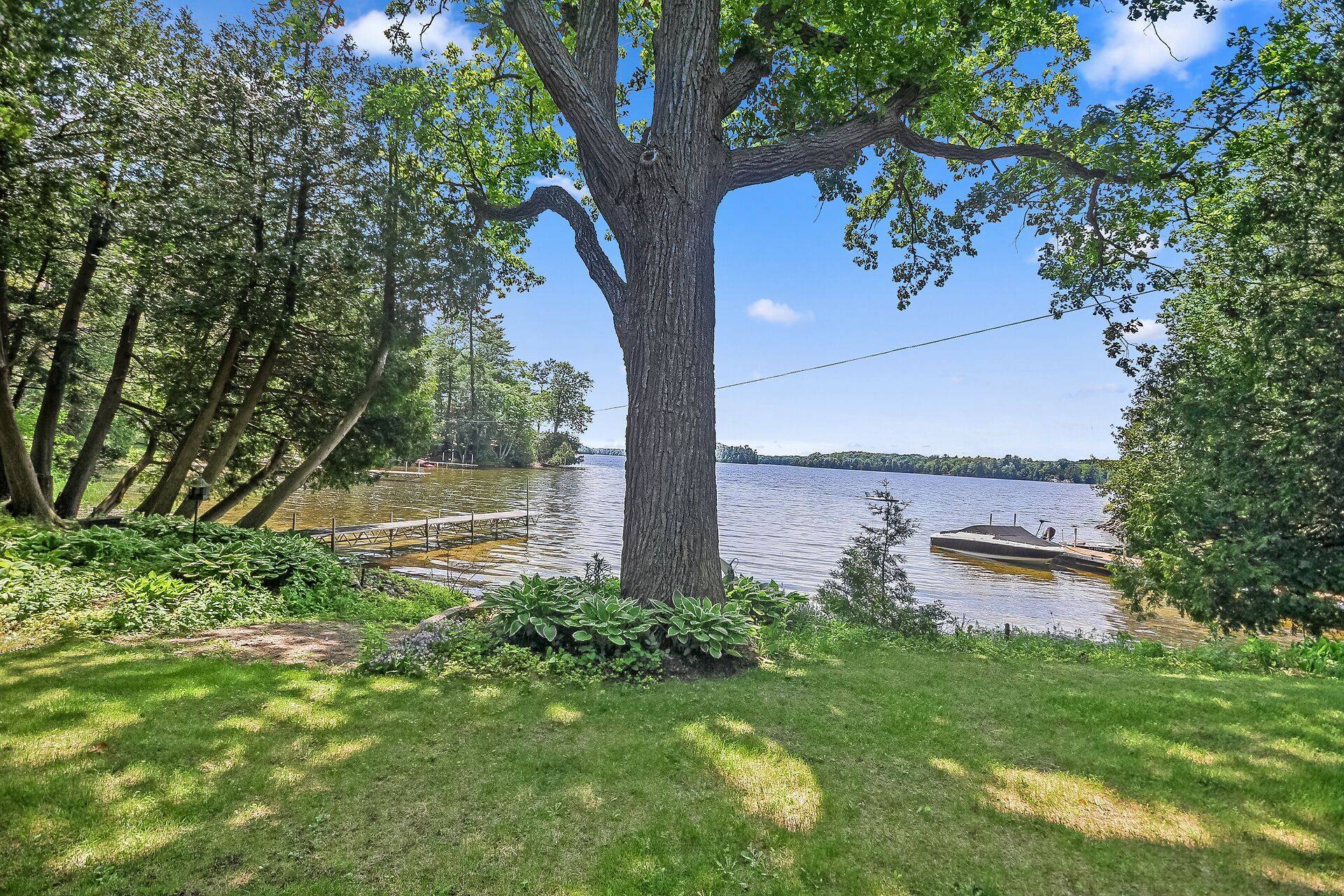 Rideau Lakes, ON K0E 1G0,12 LB5 RD