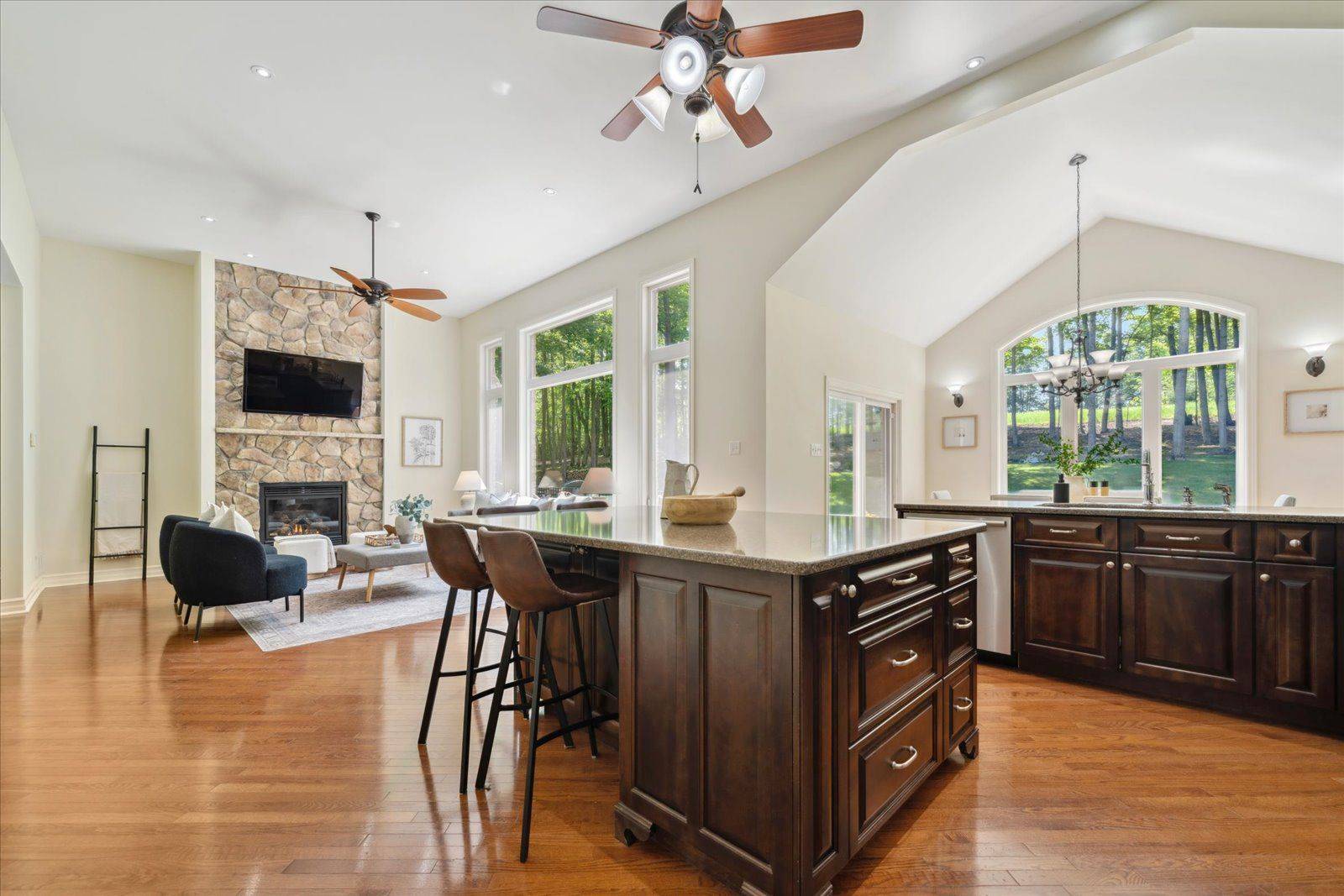 Cavan Monaghan, ON K9J 0E5,2317 Sherbrooke ST W