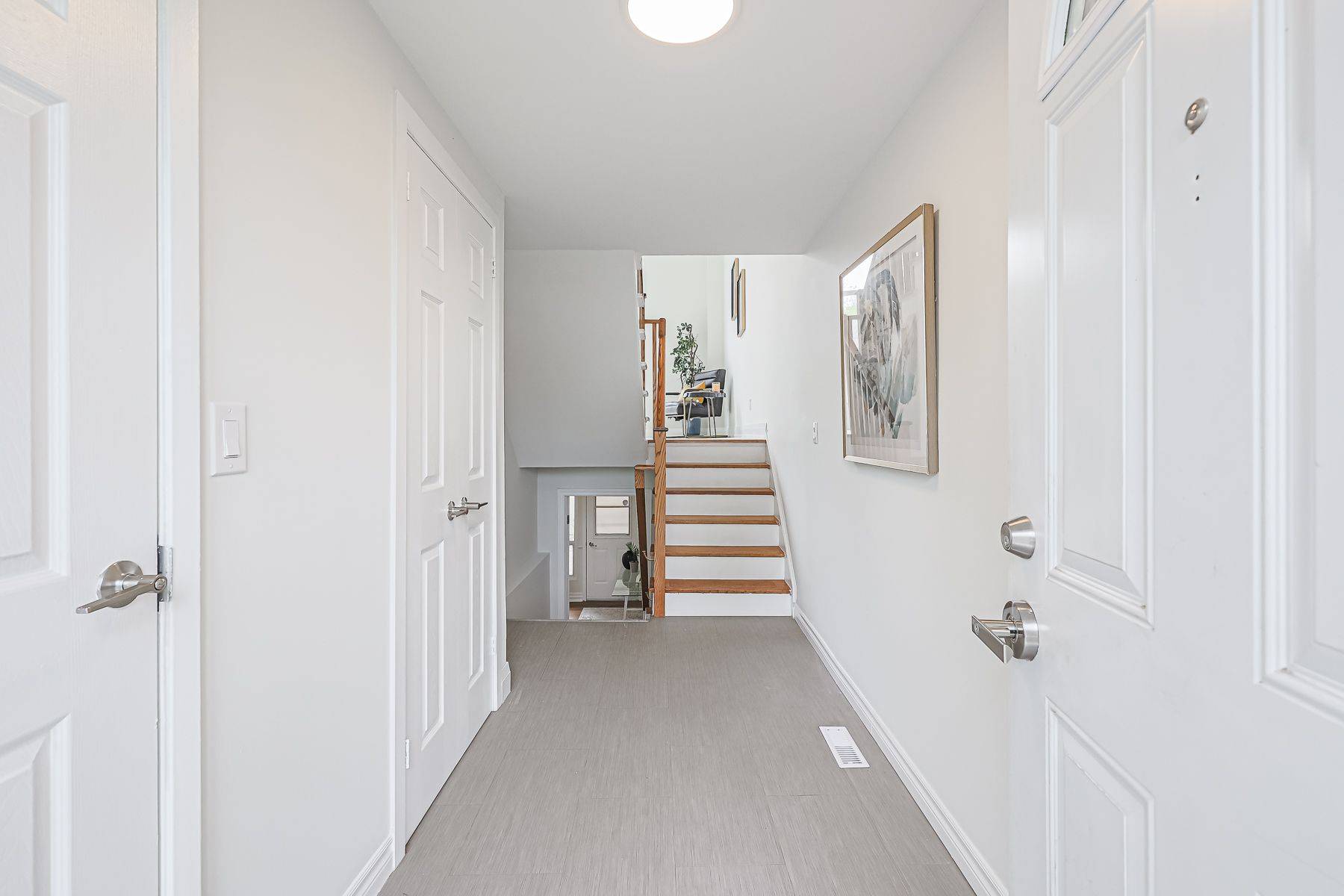 Oshawa, ON L1J 5Y4,560 Waverly ST N #37
