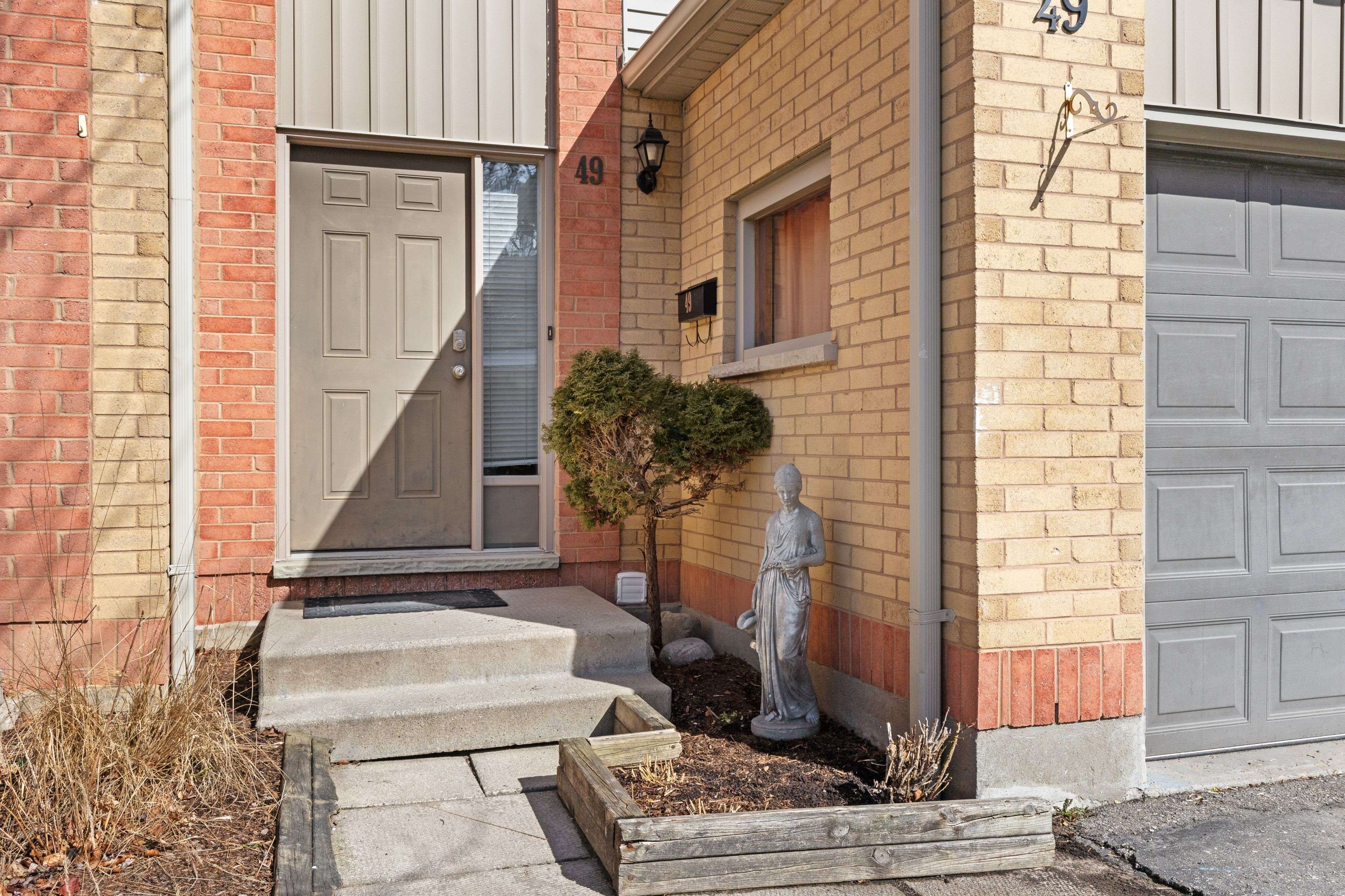 London East, ON N5W 5Z9,1199 HAMILTON RD #49