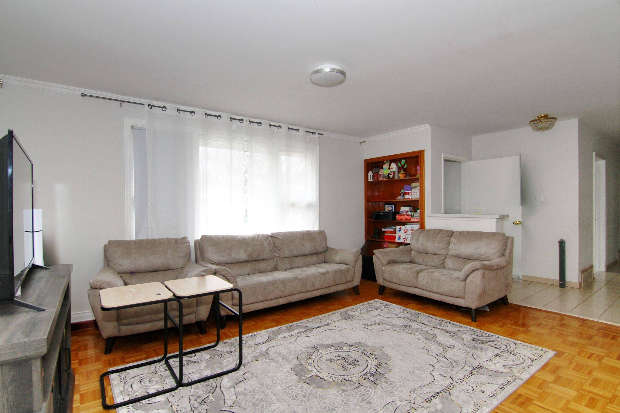 Toronto C06, ON M3H 2P7,72 Alexis BLVD #Main Fl