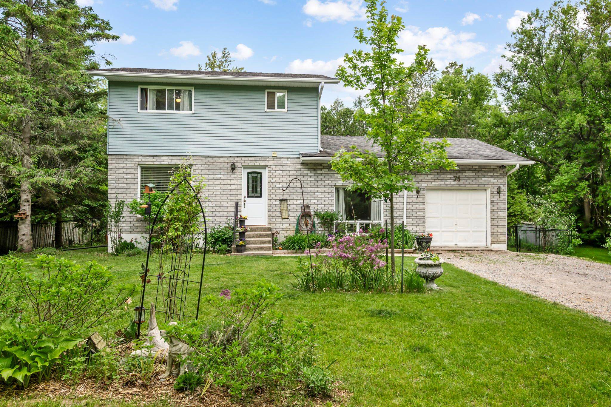 Georgina, ON L0E 1N0,75 Brook CRES