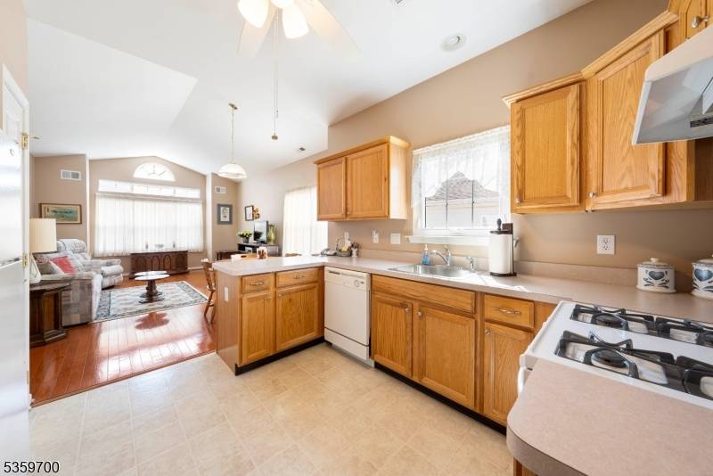 Franklin Twp., NJ 08873,15 Medici Dr