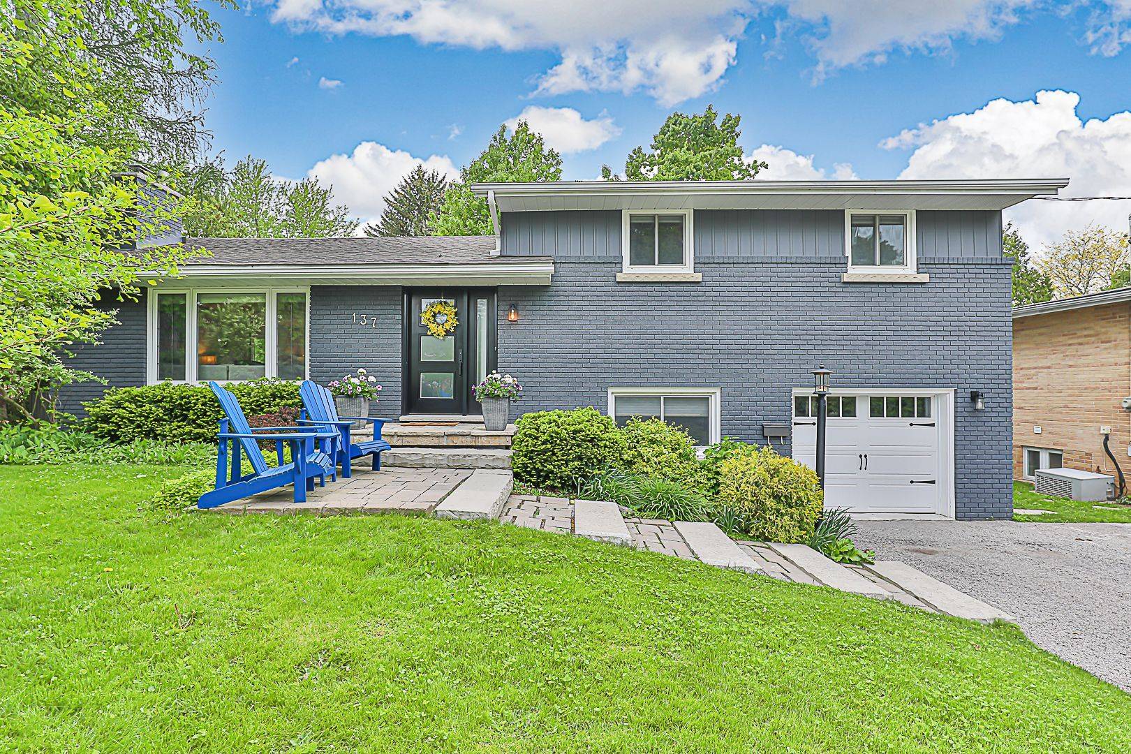 Newmarket, ON L3Y 1W2,137 Beechwood CRES
