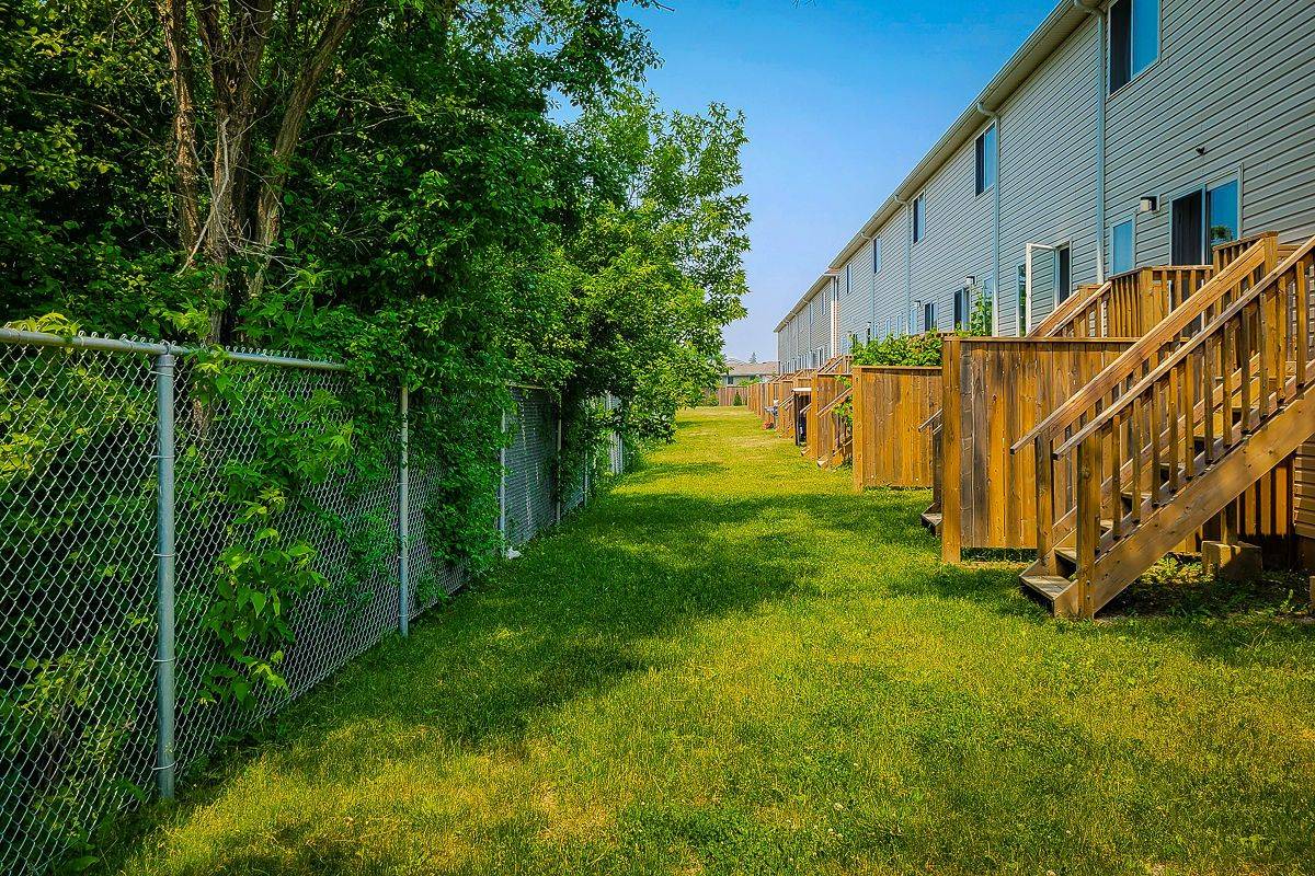 St. Catharines, ON L2P 3M8,60 Canterbury DR #19