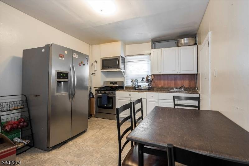 Perth Amboy City, NJ 08861,719 Catherine St