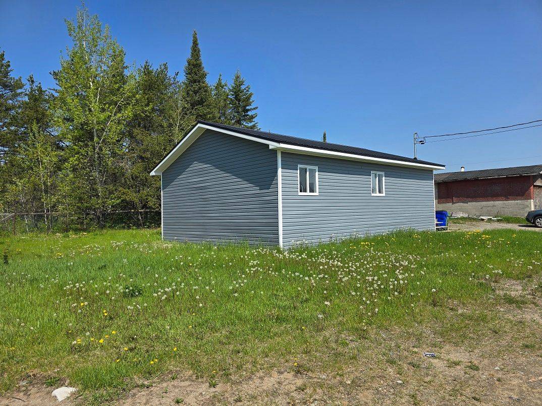 Timmins, ON P4N 8R8,8 Rabbit RD