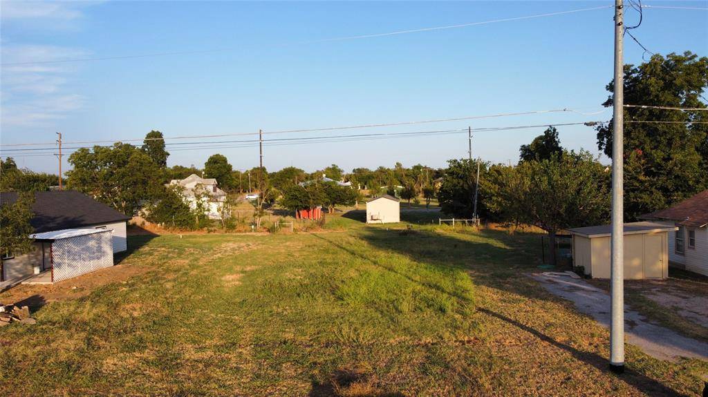 Bowie, TX 76230,305 Ussery Street