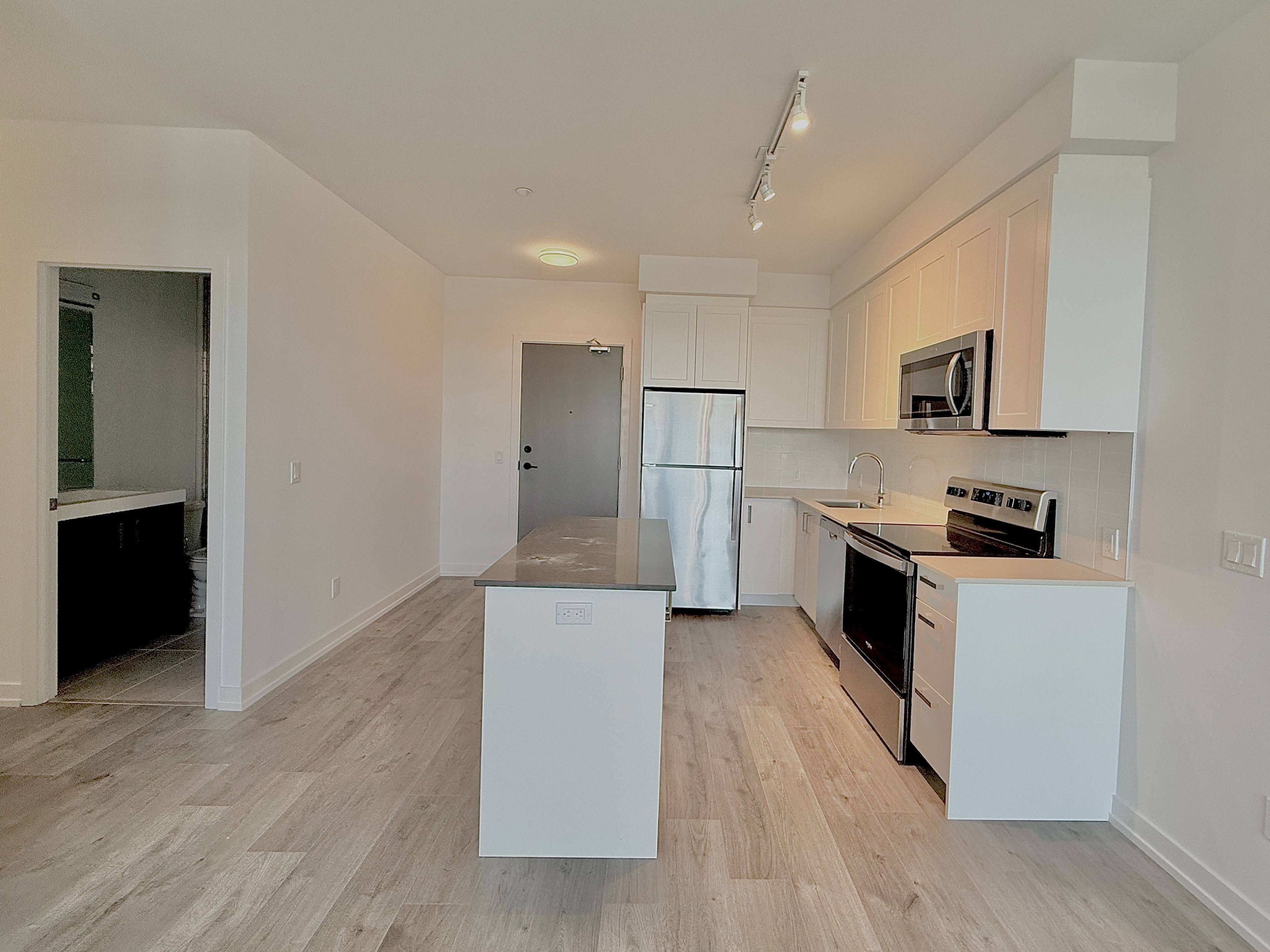 Whitby, ON L1N 2K2,1010 Dundas ST E #208