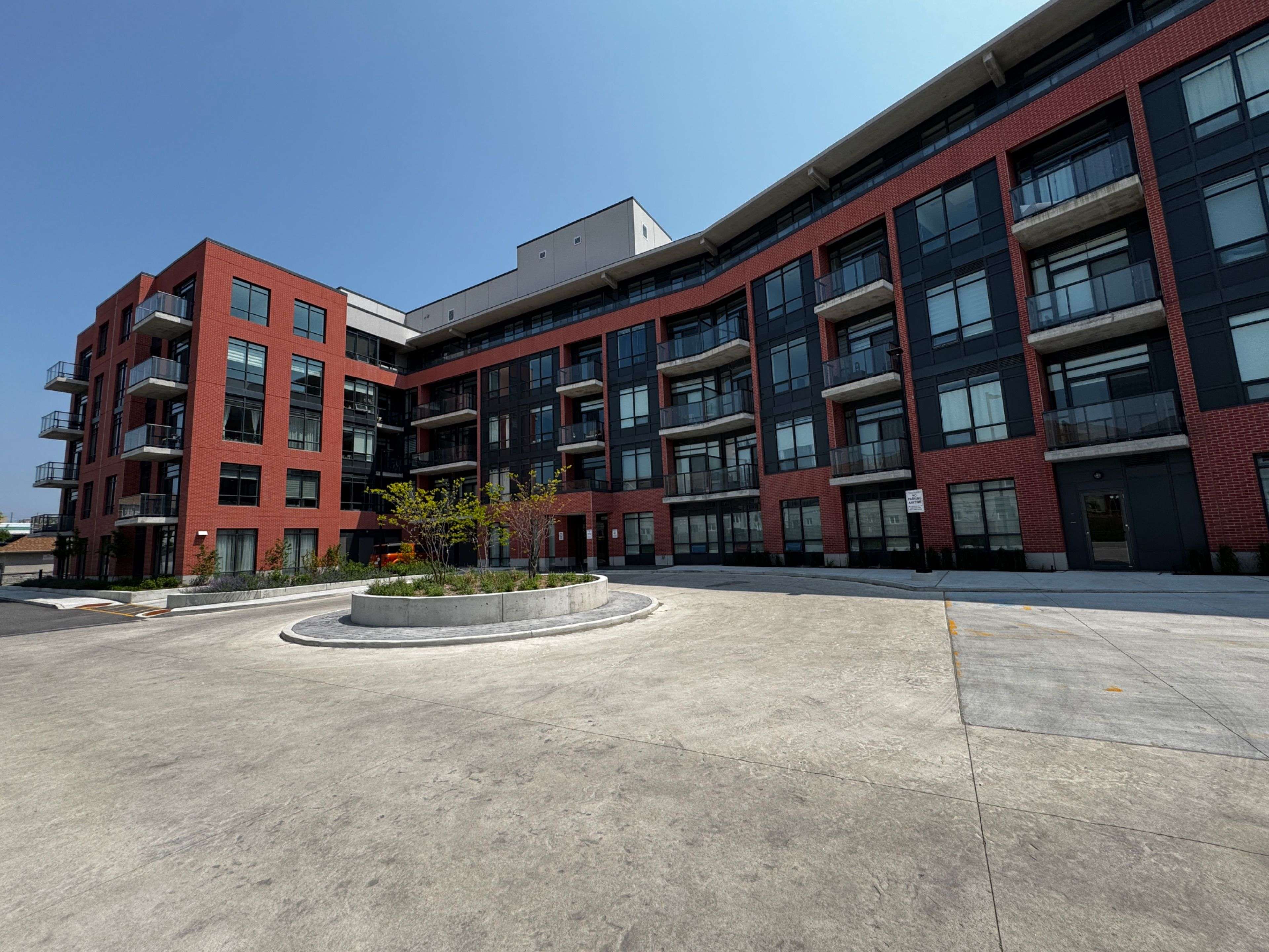 Whitby, ON L1N 2K2,1010 Dundas ST E #208
