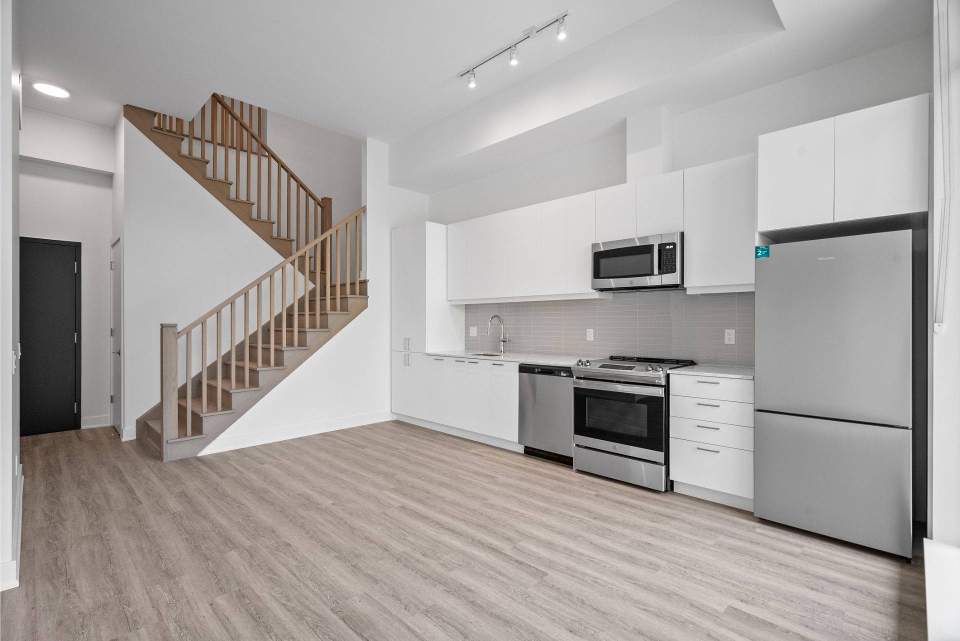 Newmarket, ON L3Y 0G8,200 Deerfield RD #110