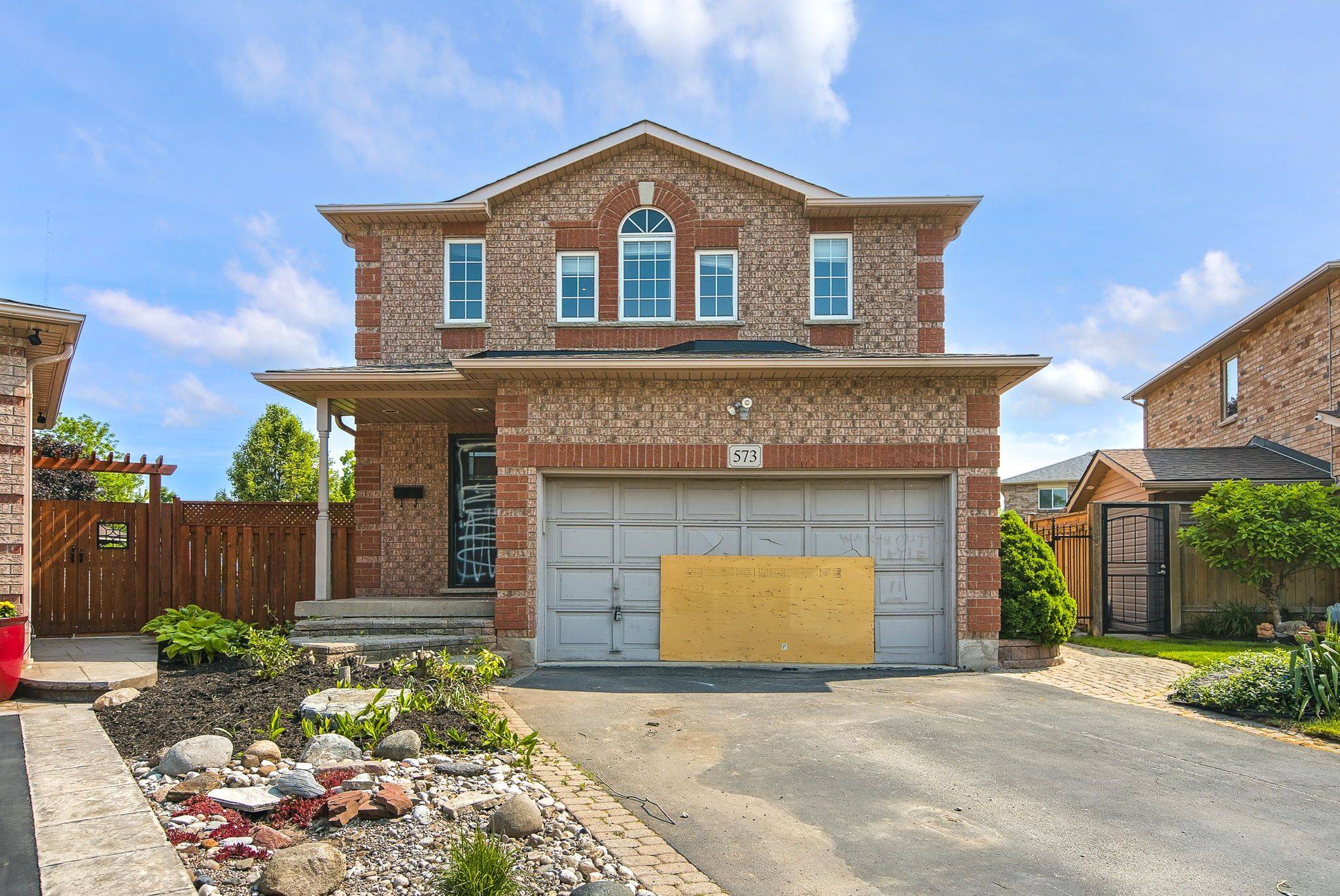 Burlington, ON L7T 2X5,573 Enfield RD