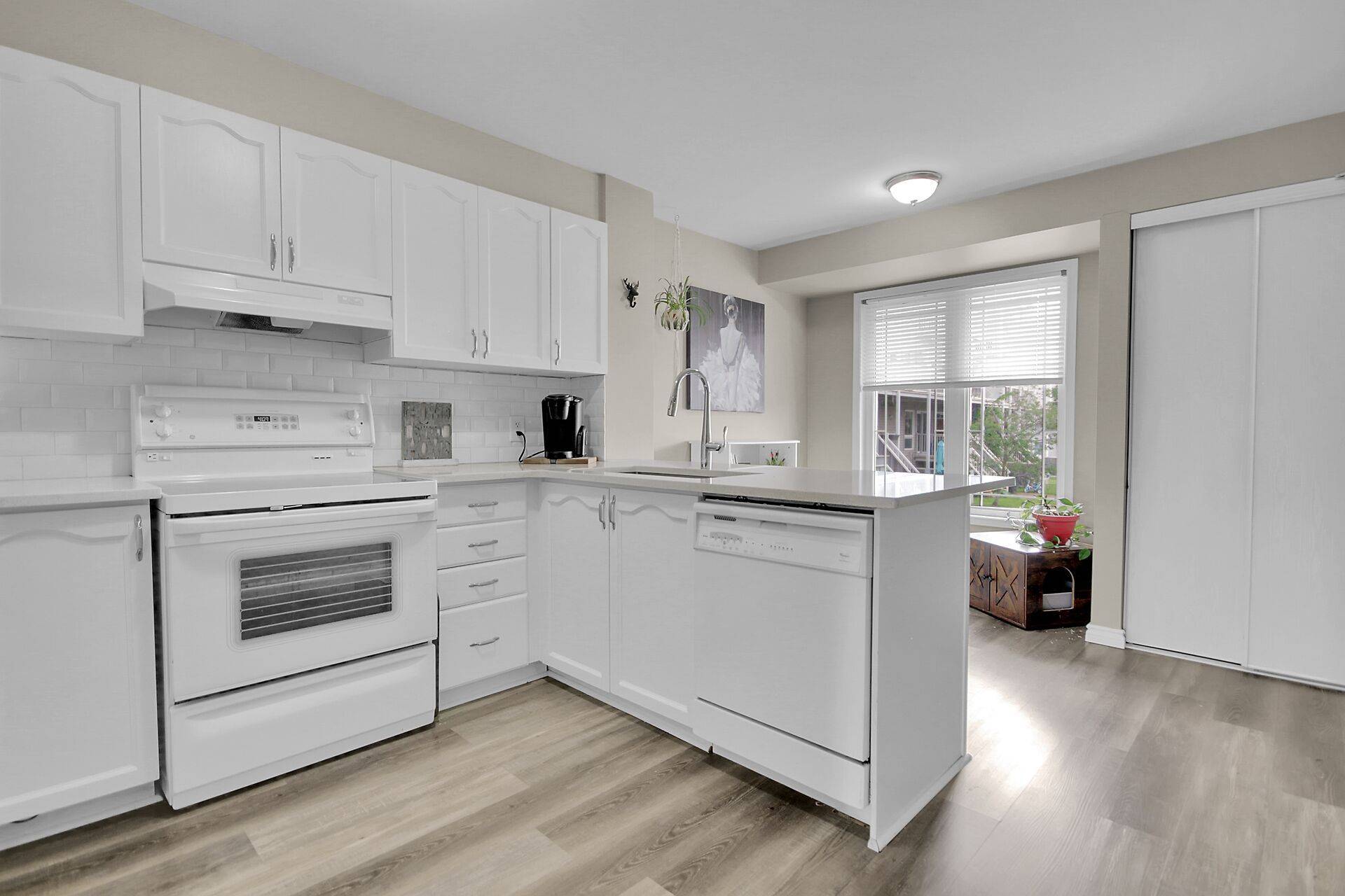 Kanata, ON K2M 3A4,340 Crownridge DR