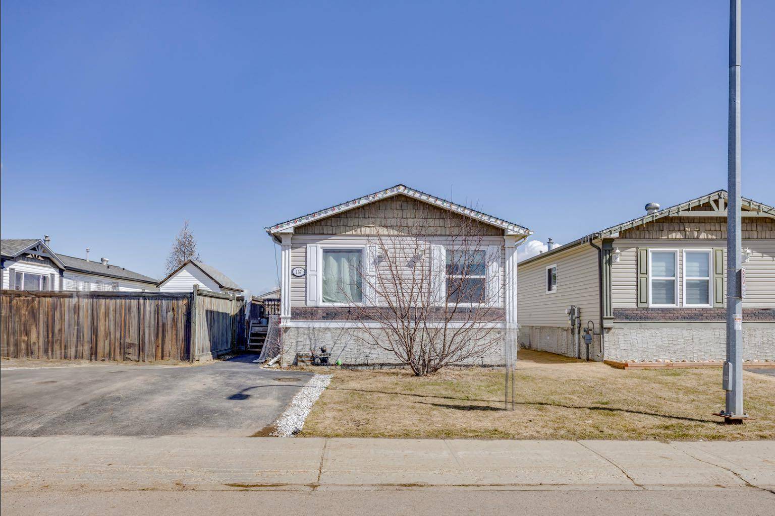 Fort Mcmurray, AB T9K 0J9,157 Elm ST