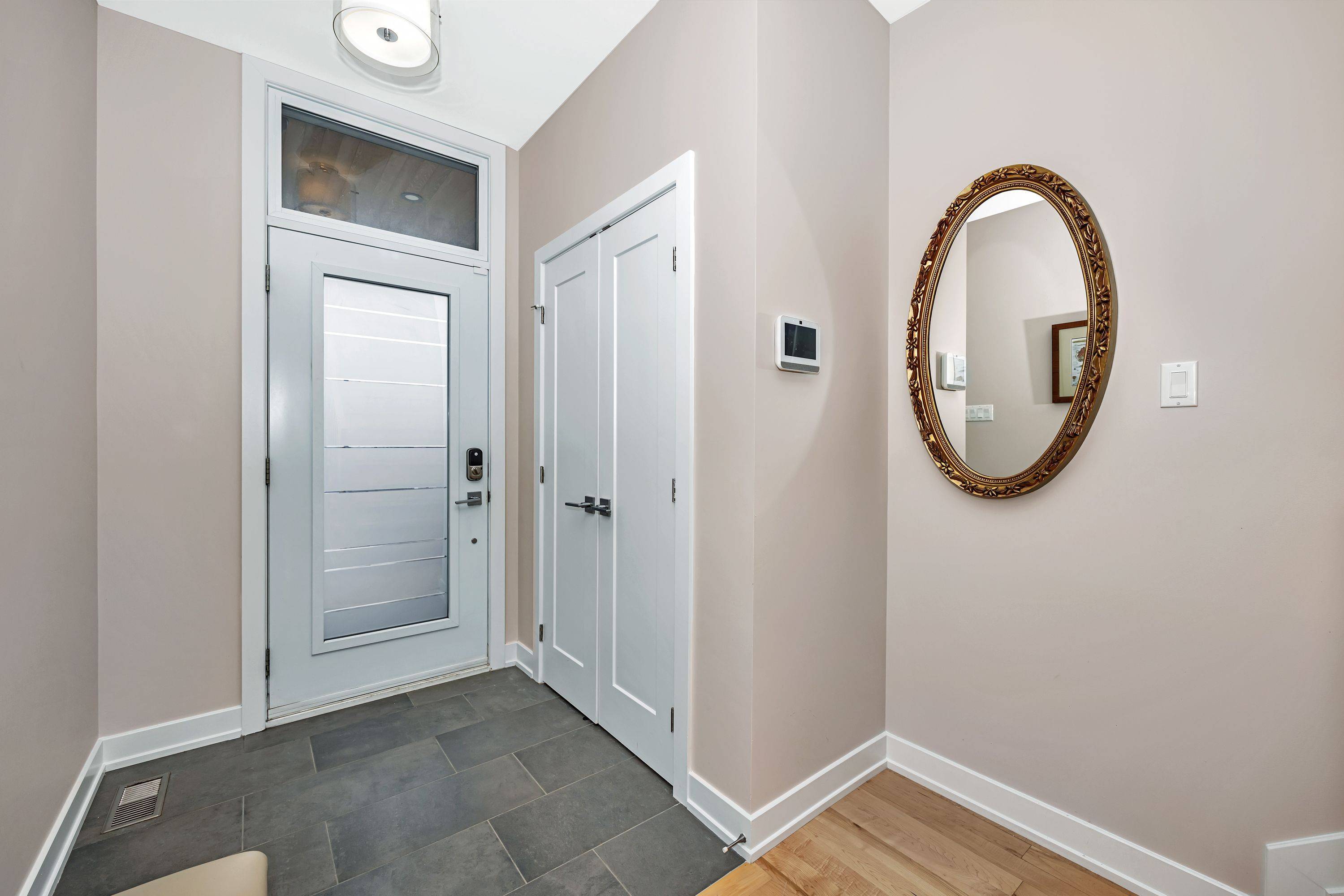 Woodroffe, ON K2B 6T6,1206 Byron AVE #B