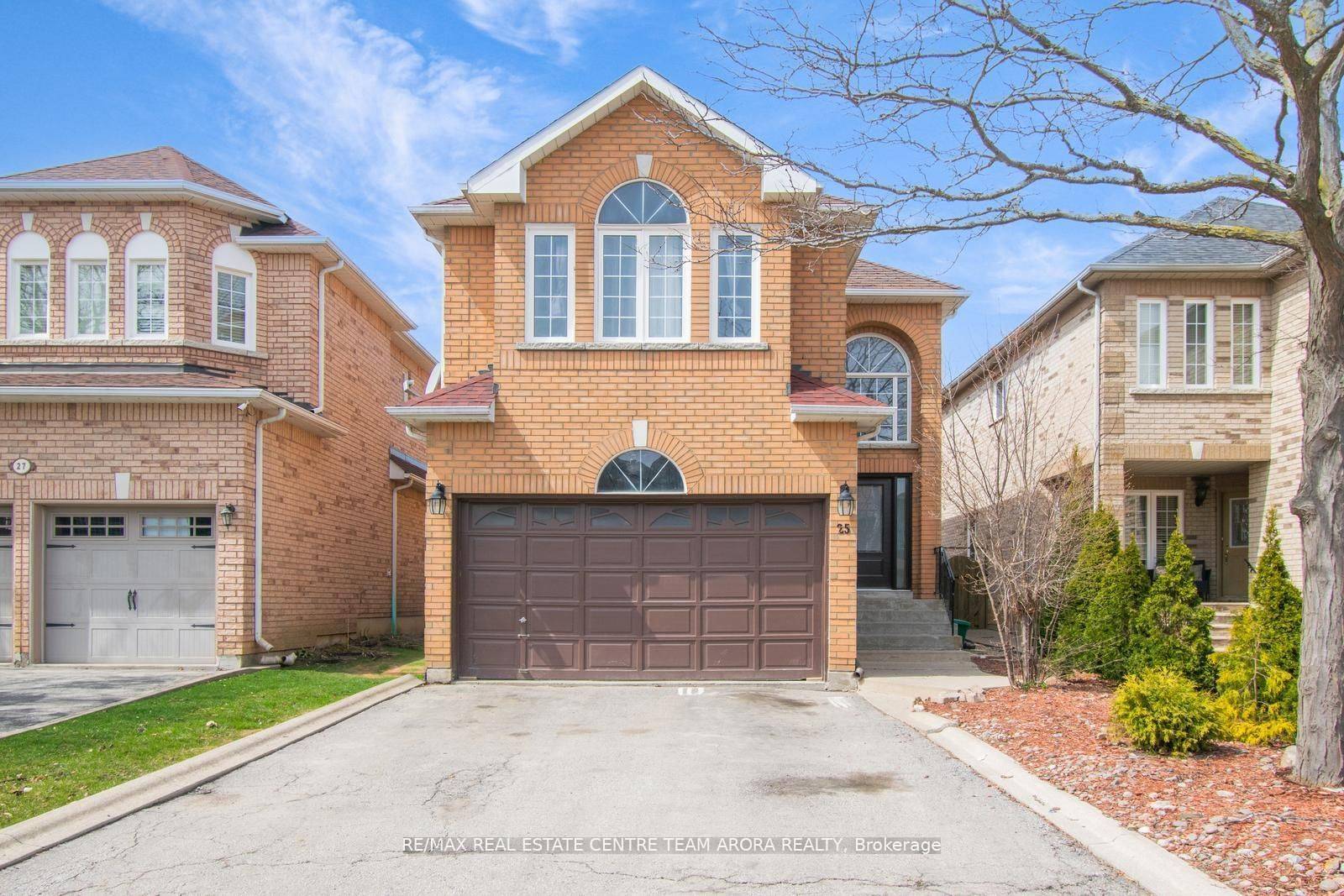 Brampton, ON L6Z 4V2,25 Sweet Briar LN