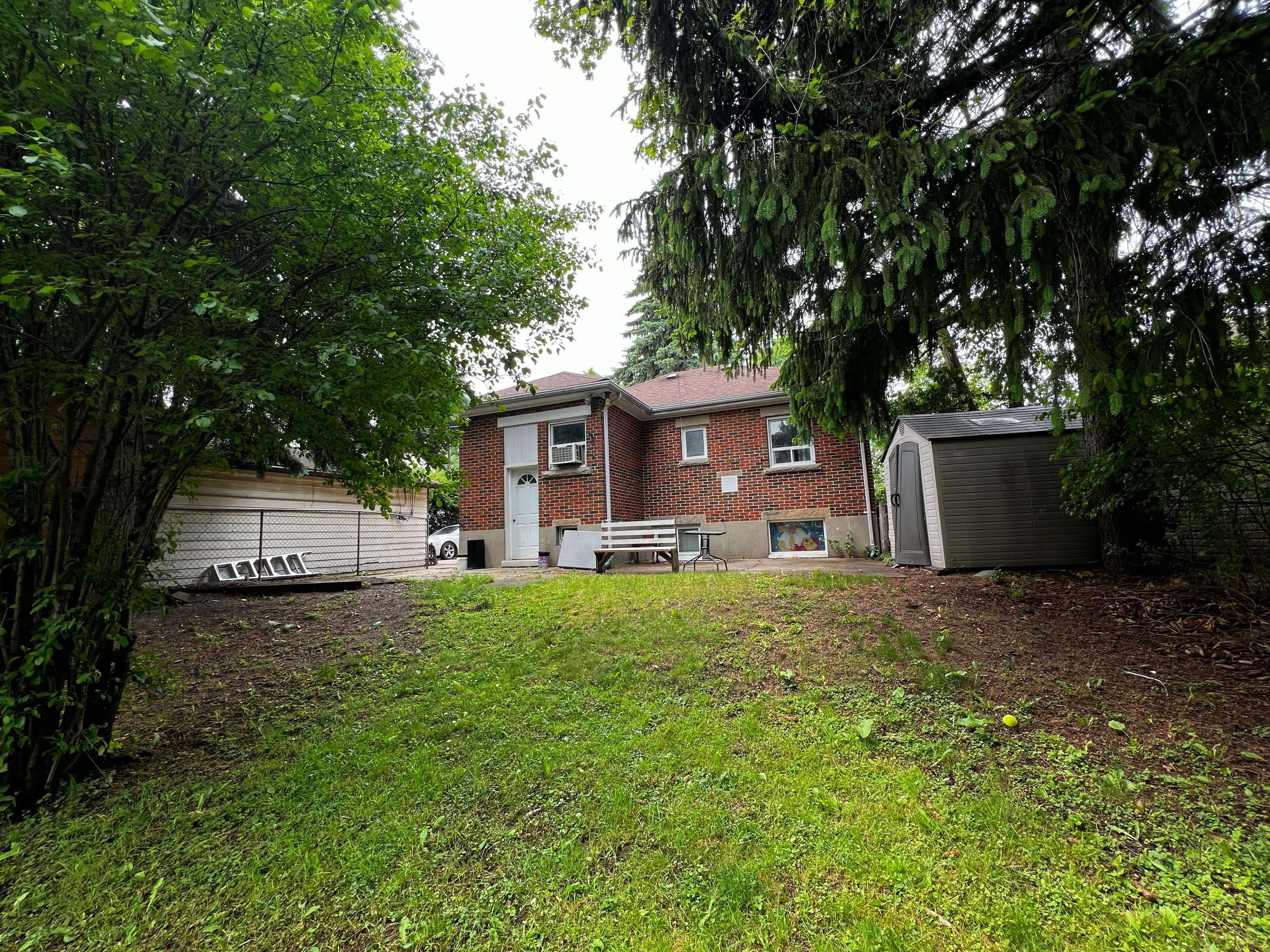 Brampton, ON L6X 1L7,9 Rogers RD