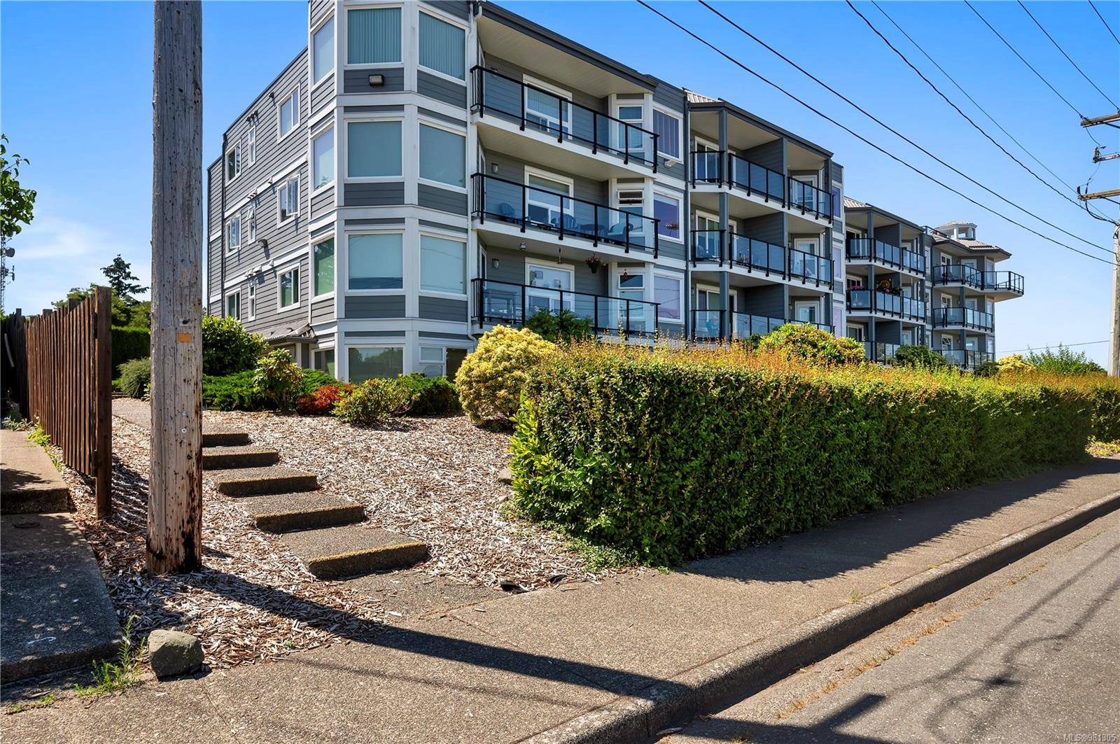 Campbell River, BC V9W 2X1,690 Colwyn St #1F