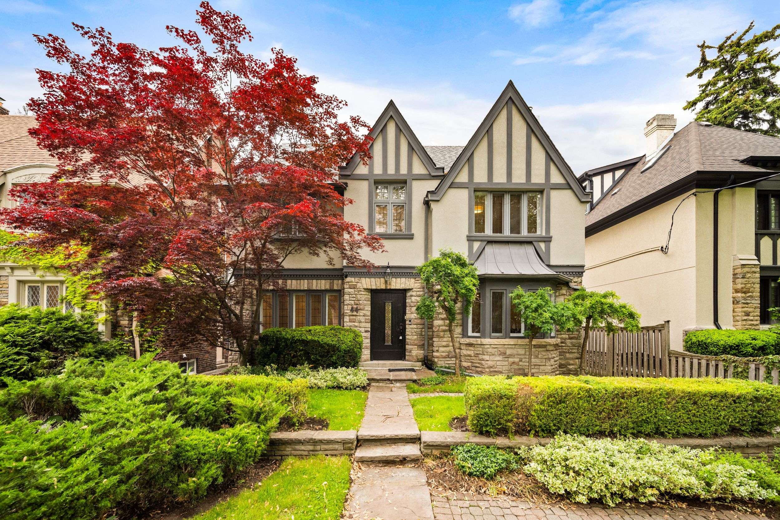 Toronto C03, ON M5P 1X1,44 Elderwood DR
