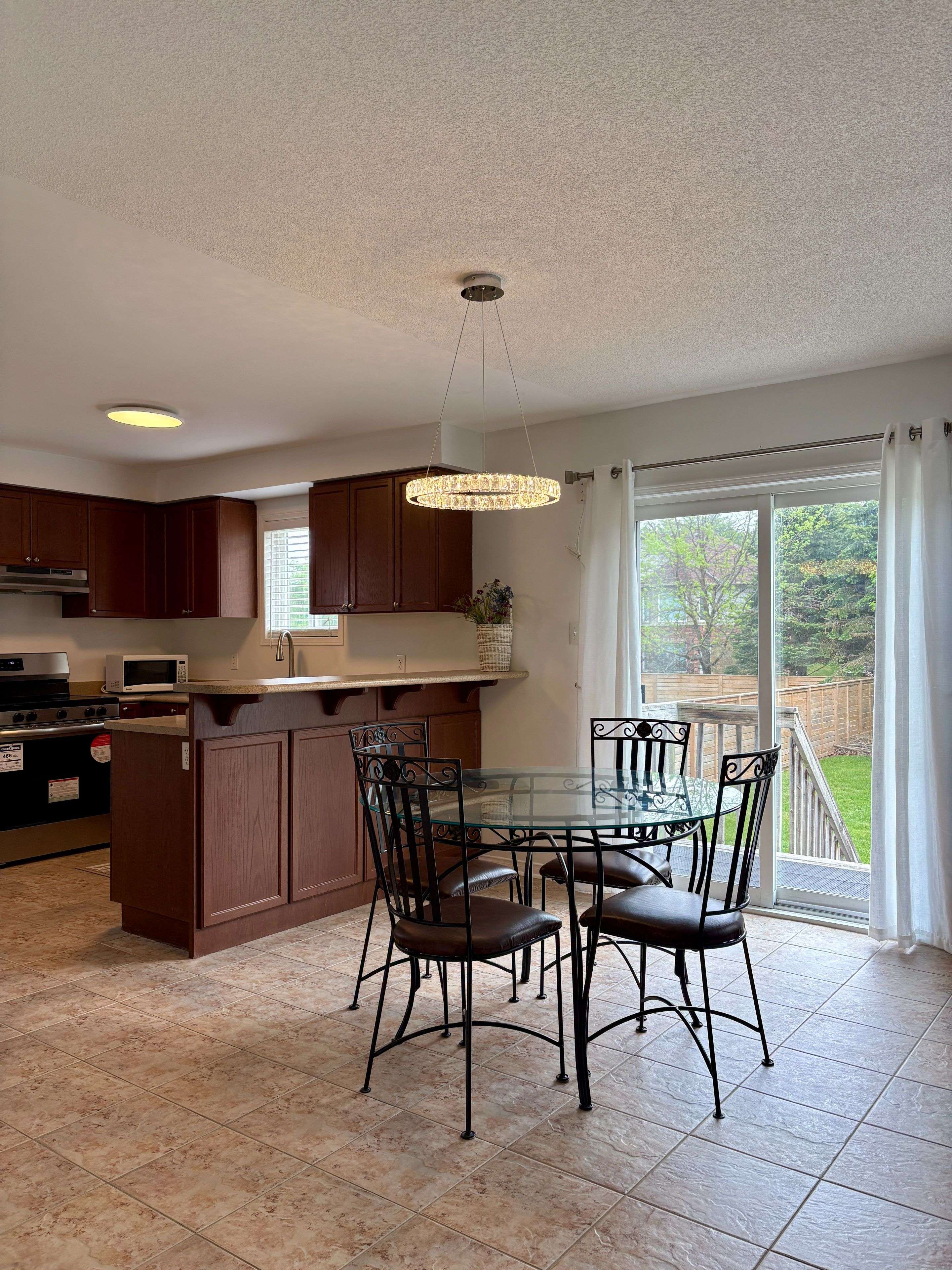 Wasaga Beach, ON L9Z 1M8,55 Regina BLVD