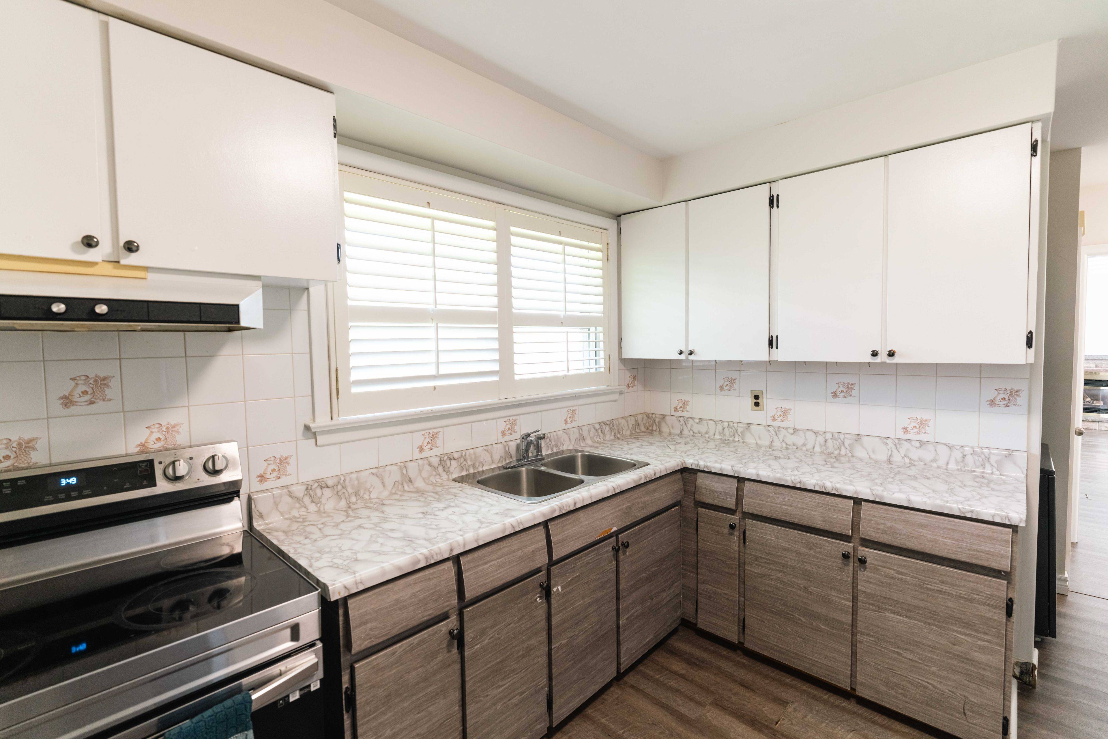 Oakville, ON L6L 4L1,365 Sandhurst DR