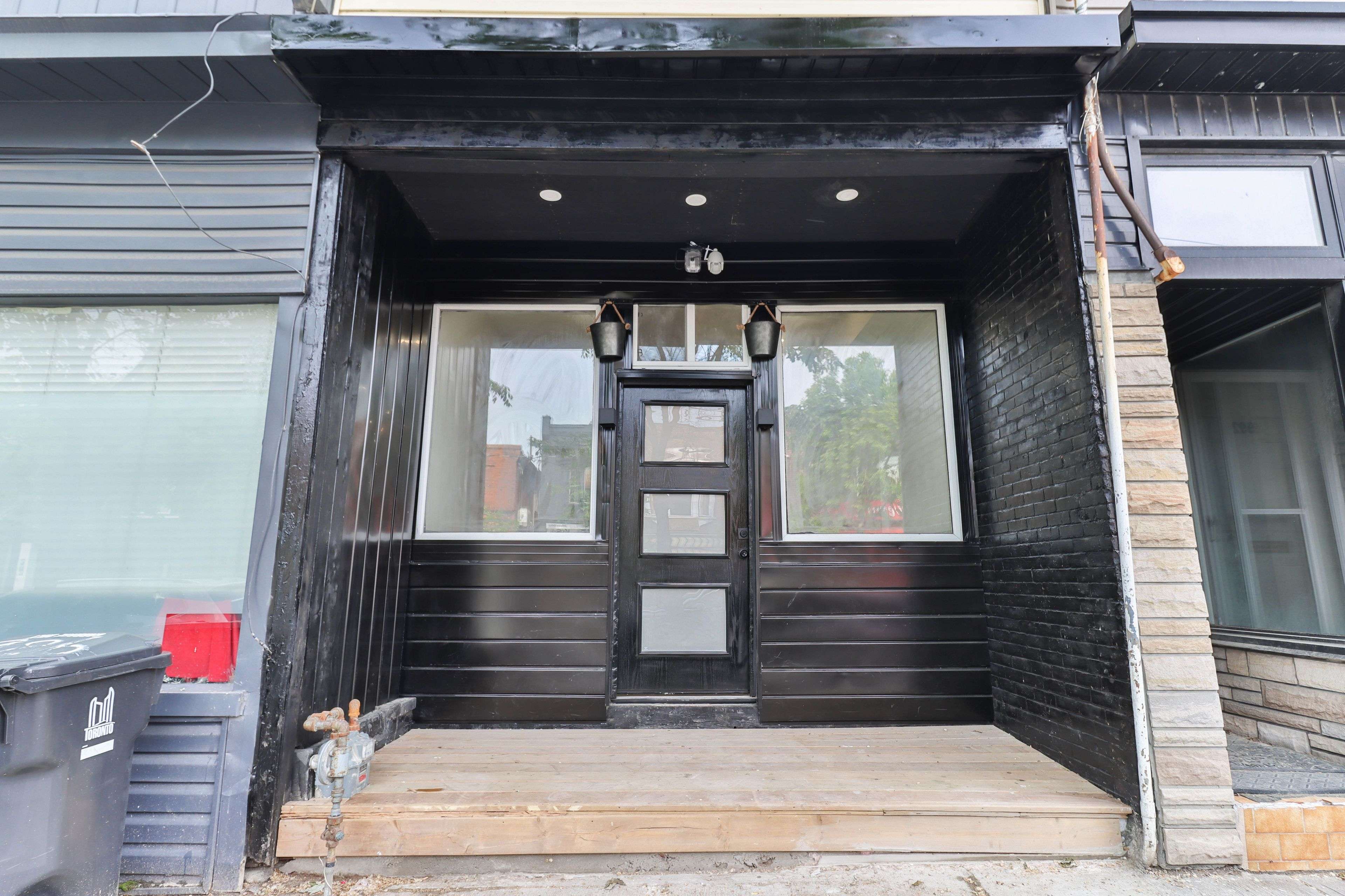 Toronto W02, ON M6H 2X5,990 Dovercourt RD
