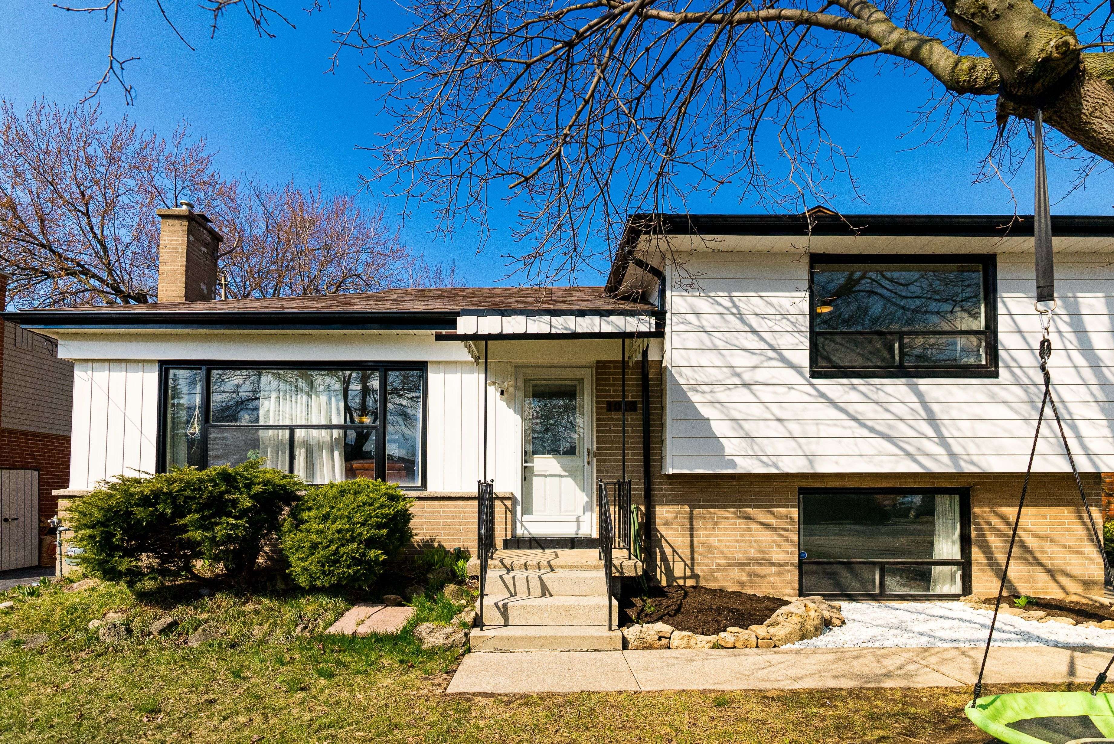 Hamilton, ON L8T 1M6,1013 Brucedale AVE E