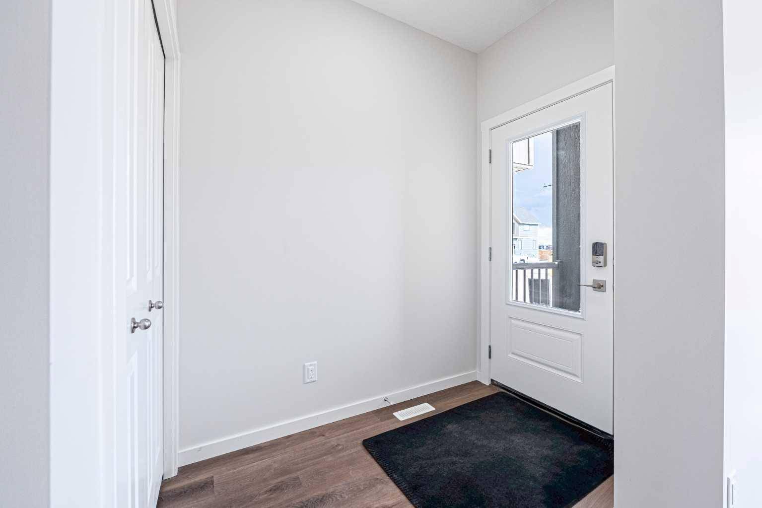 Calgary, AB T3S 0R1,52 Heartwood LN SE