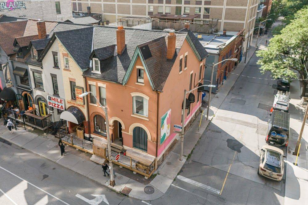 Toronto C01, ON M4Y 1R4,11-13 Charles ST W