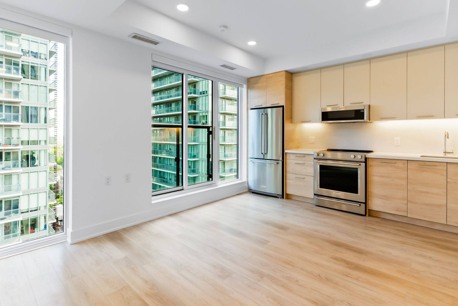 Toronto C10, ON M4P 0E6,200 Redpath AVE #3310