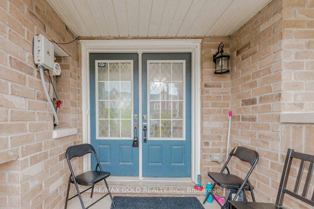 Brampton, ON L7A 0C7,475 Queen Mary DR
