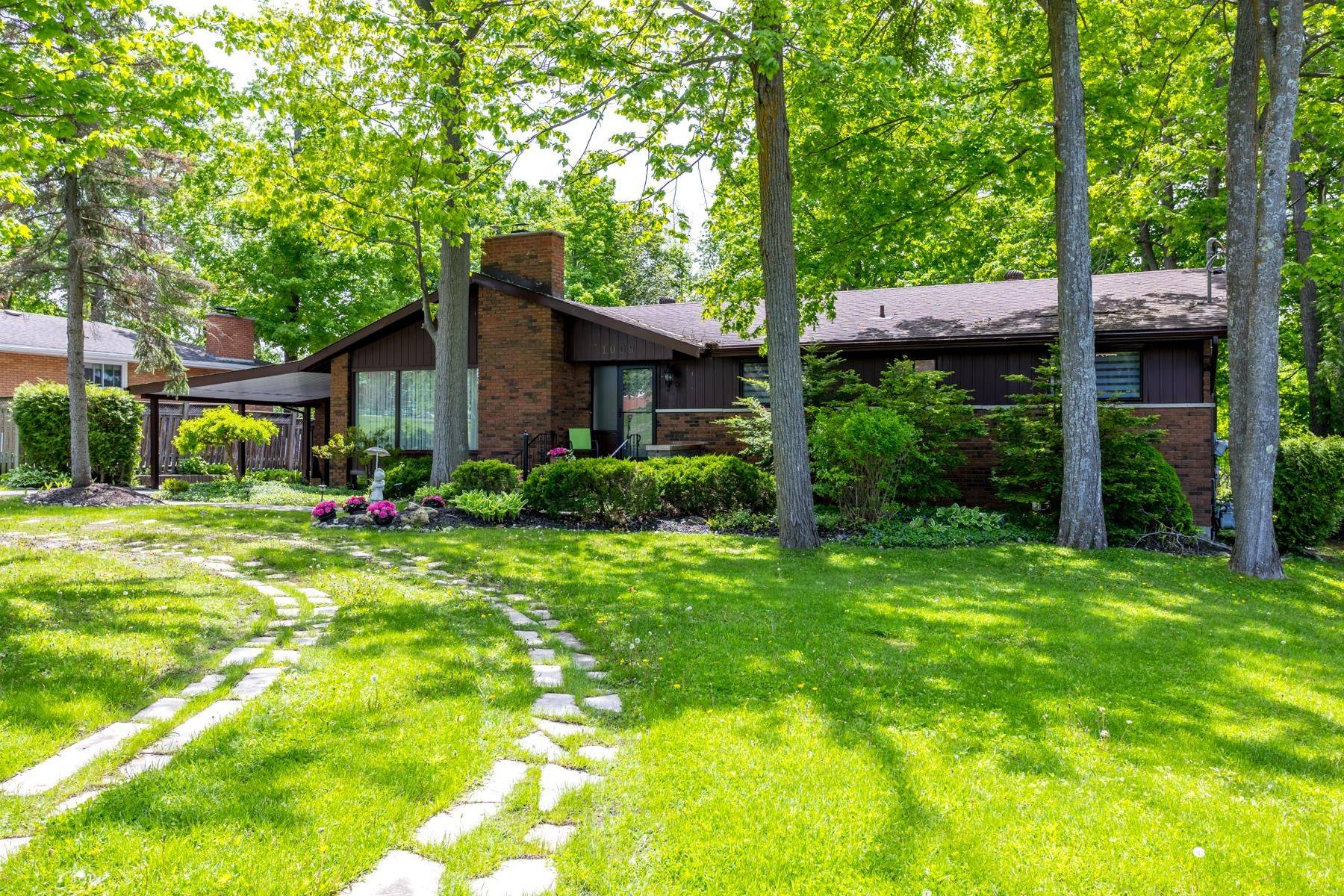 Peterborough North, ON K9K 1C1,1009 FAIRBAIRN ST