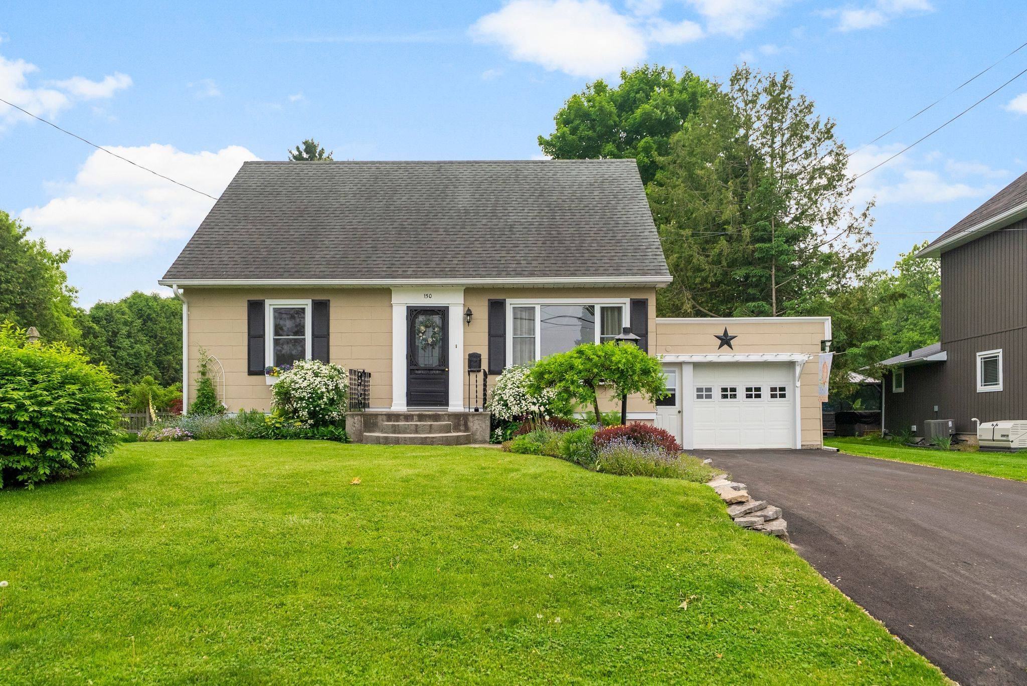 Mcnab/braeside, ON K7S 1J2,150 Poole ST
