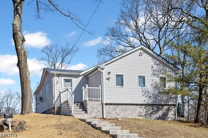 Hopatcong Boro, NJ 07843,761 Brooklyn Mountain Rd