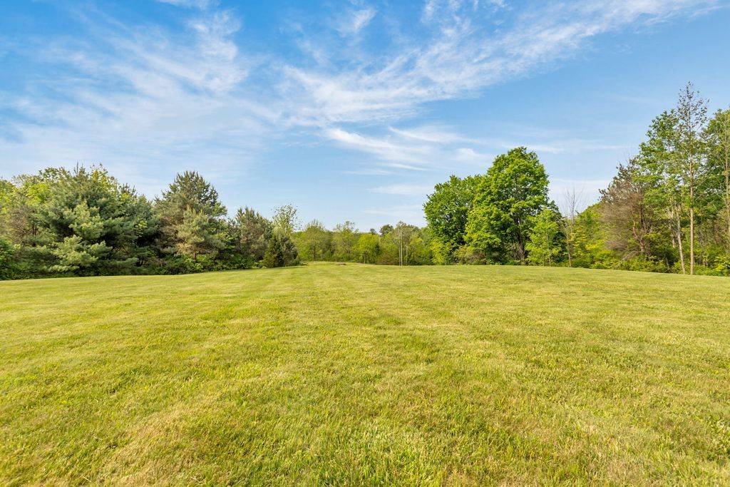 Norfolk, ON N0E 1G0,210 Beach LN