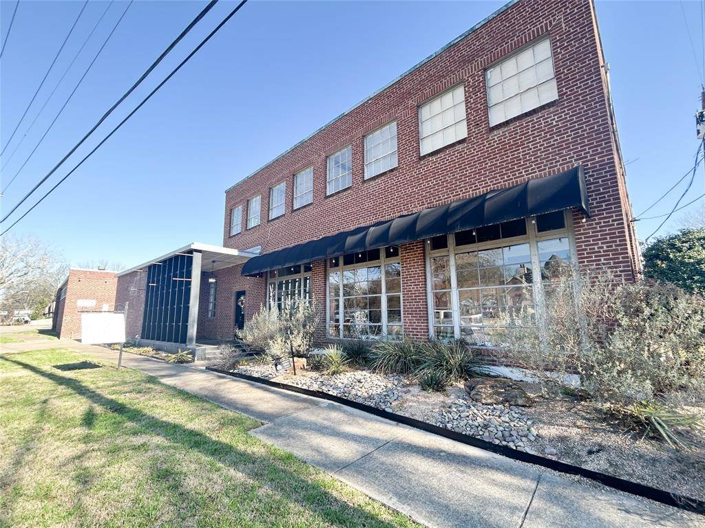 Waxahachie, TX 75165,1300 W Main Street #201