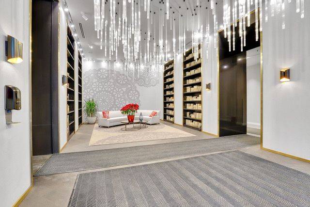 Ottawa Centre, ON K1R 0B3,428 Sparks ST S #706