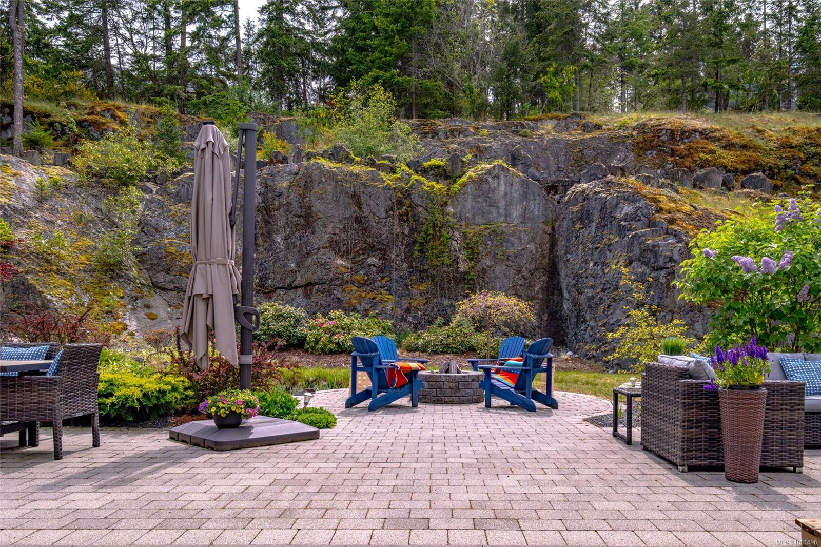 Lantzville, BC V0R 2H0,6639 Elm Rd