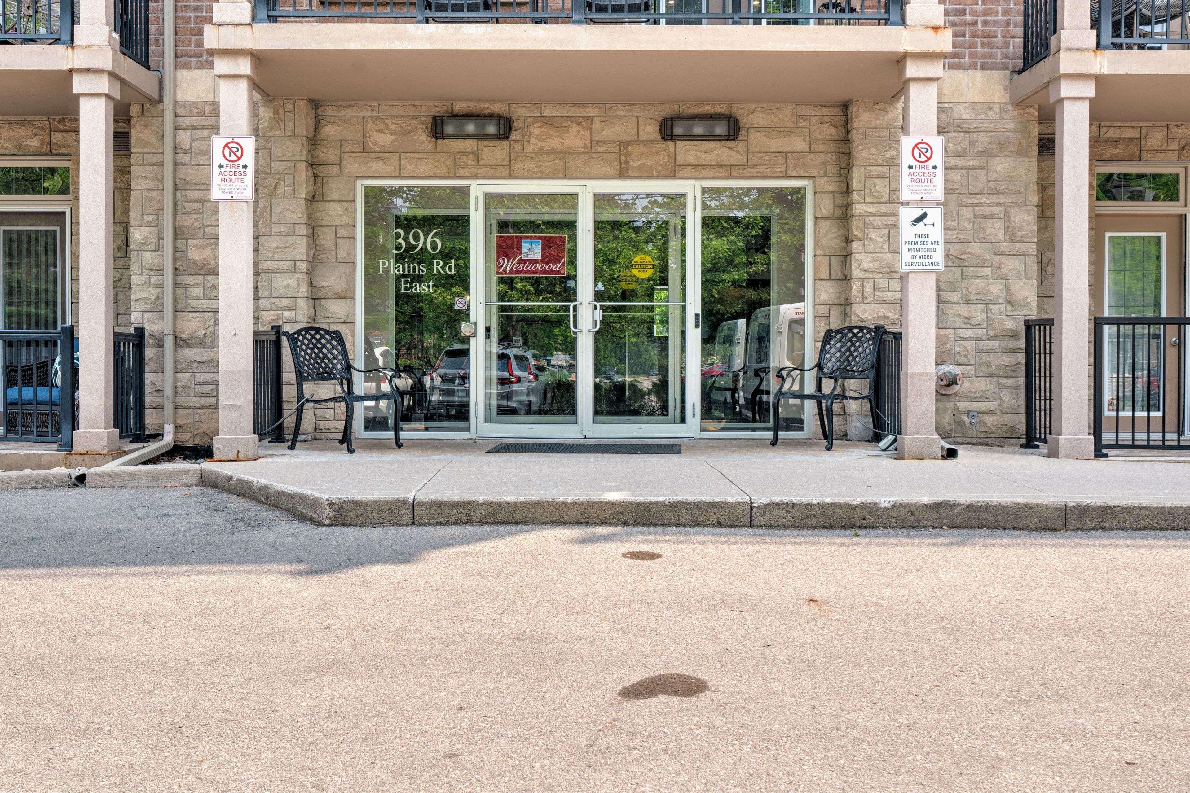 Burlington, ON L7T 2C8,396 Plains RD E #102