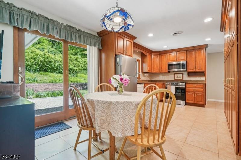 Long Hill Twp., NJ 07933,196 Gates Ave